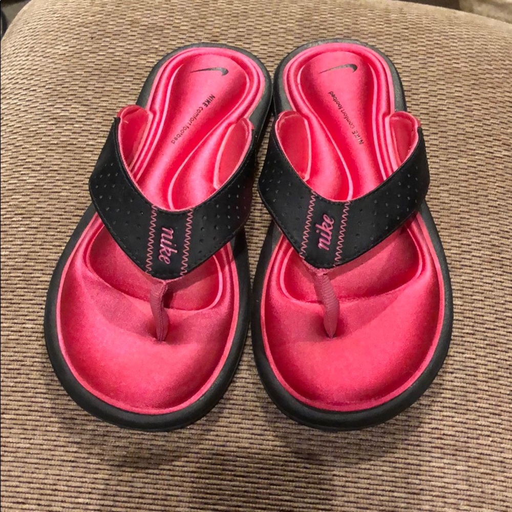 NIKE comfort footbed flip flops